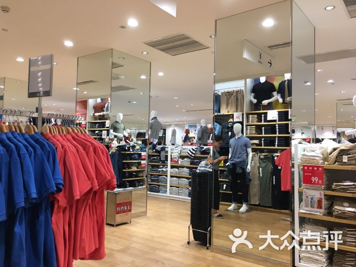 优衣库店内环境图片 第4张