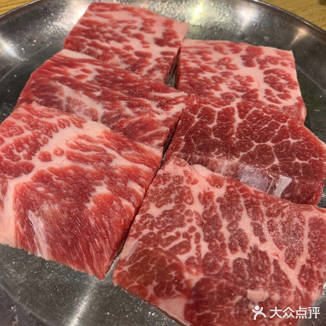 来吃过一次他们家的雪花肉,刀鞘五花肉,我就着实开始羡慕周边居民了