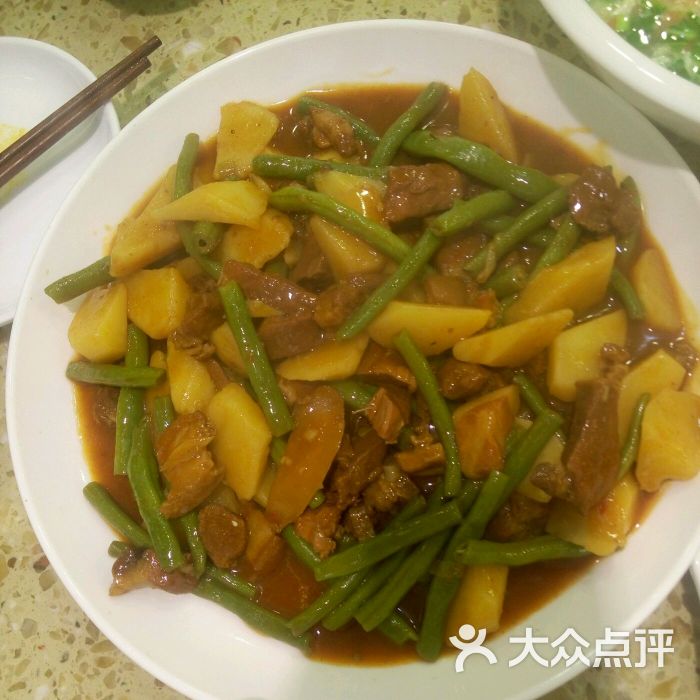 土豆红烧肉炖豆角