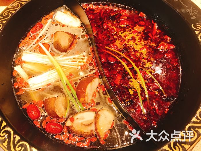 辣一周川味火锅(车城万达广场店)牛油鸳鸯锅图片 - 第1张