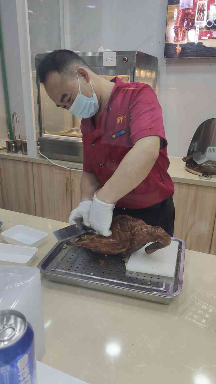 京师傅北京烤鸭(凤凰街店)-"最近开了好多北京烤鸭专卖店,今天突然又