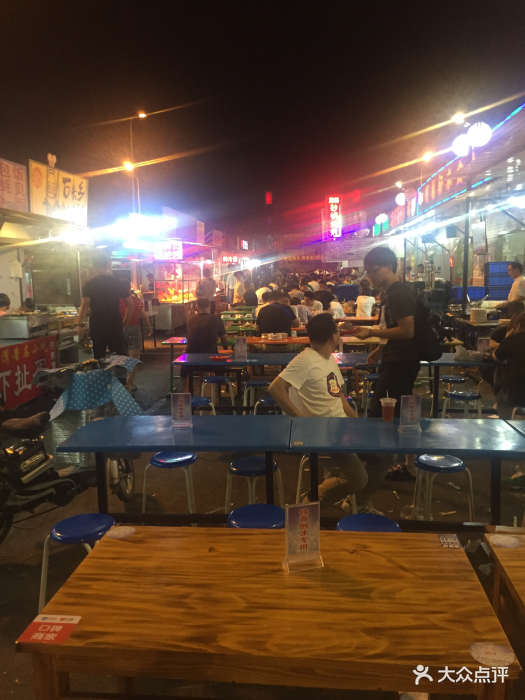 哈尔滨道里区餐饮新星闪耀！前三甲为德信官方网站鲁福楼、纳西谣烧烤、大双喜牛肉串店包揽必吃榜人气评选