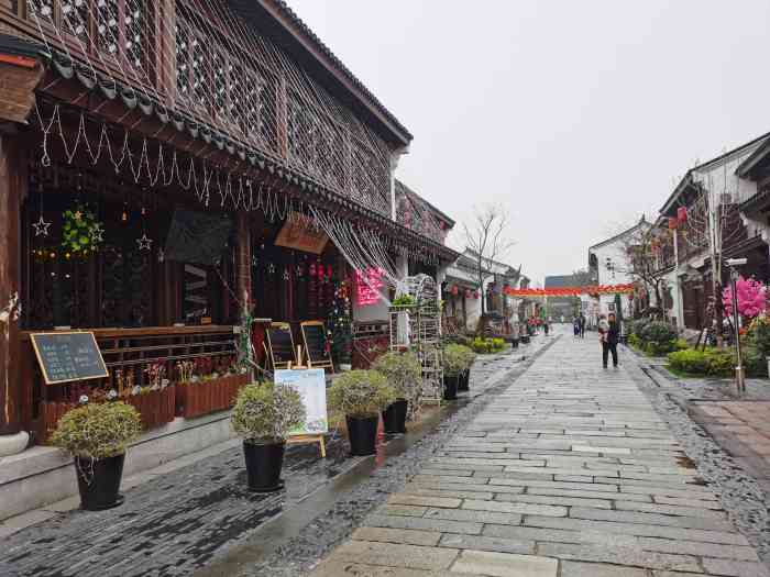 菊泉故里-"位于宝山顾村公园附近,和朋友去吃饭,那家.