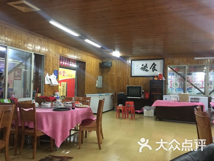 雄记海鲜酒家大堂图片 - 第5张