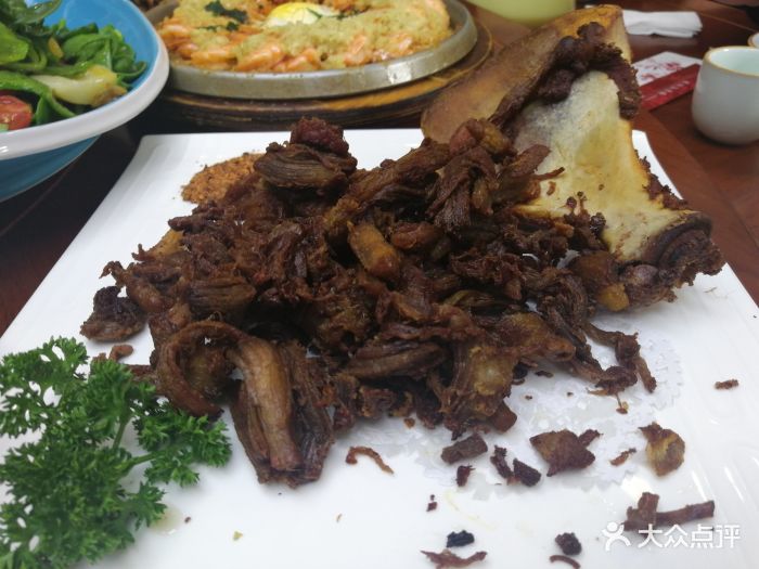 位置停车:路边可以免费停车,停车不算紧张.-豪