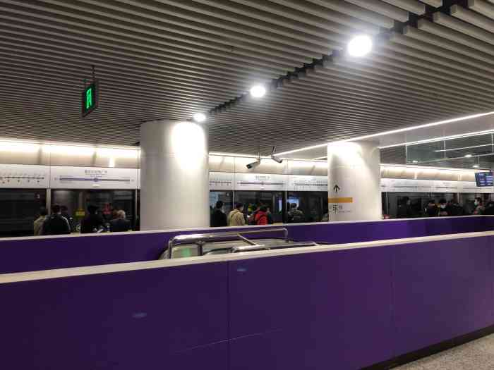 重庆北站南广场地铁站-"朋友们,大家周末愉快!我是好
