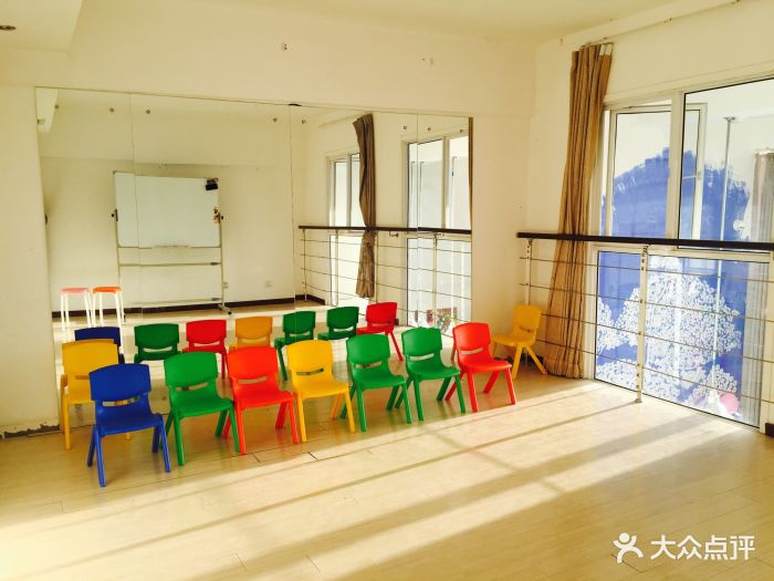 金口乐言少儿口才(保利校区)明亮的教室图片