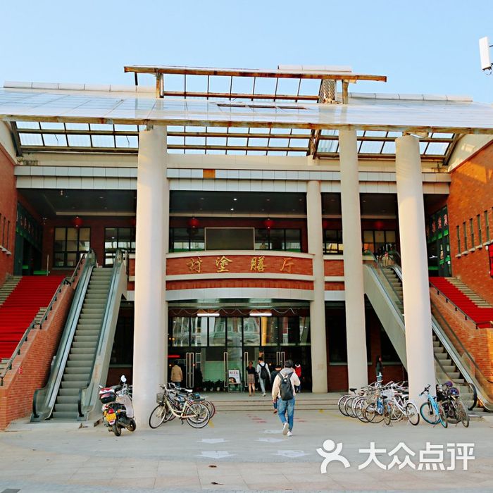 集美大学万人餐厅