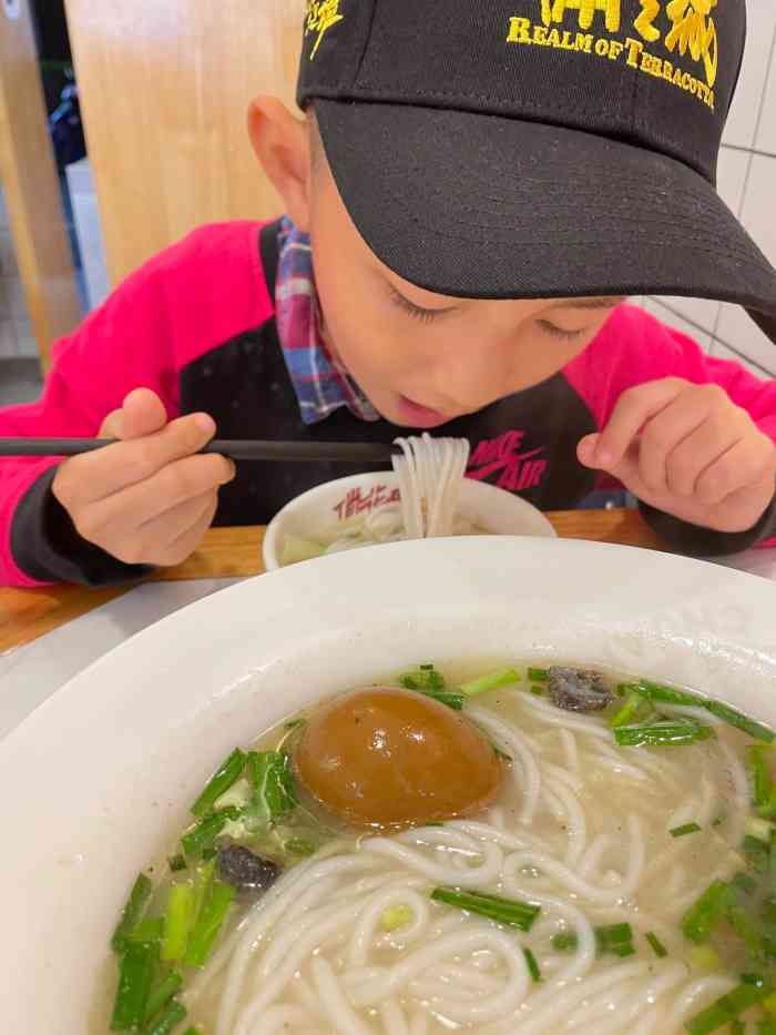 俏花旦61川味土鸡米线馆(春熙路店"那一条街都是吃东西的.