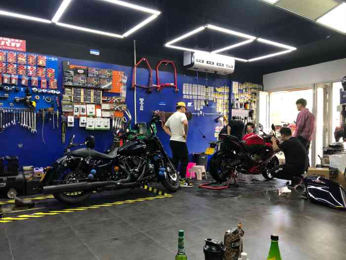 101moto club 摩托车洗车店"就在家附近的洗车店~晚上11点多过来洗个