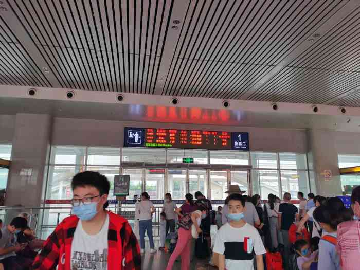 淮北站-"淮北火车站非常大有上下两层候车室.大厅.