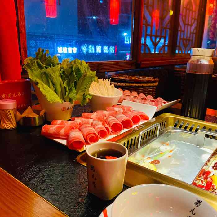 蜀九鼎火锅(建瓯店"环境很不错,是建瓯场地最大的火锅店了,还.