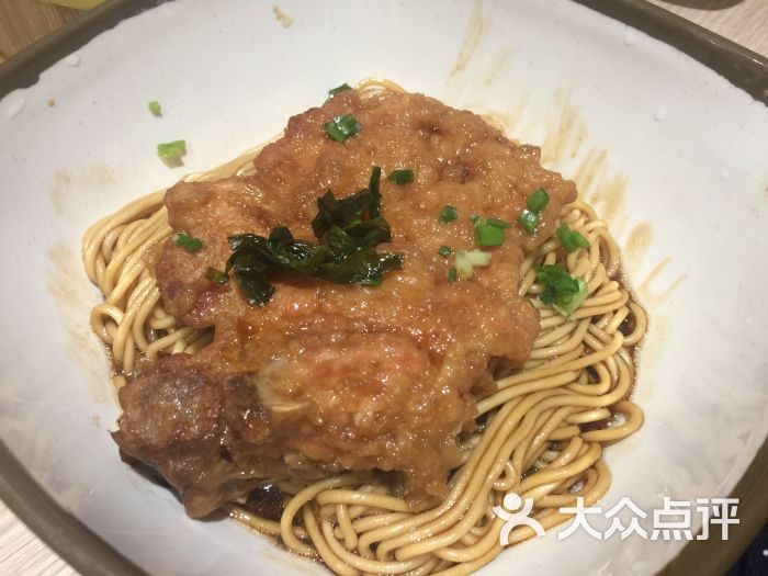 葱油排骨拌面