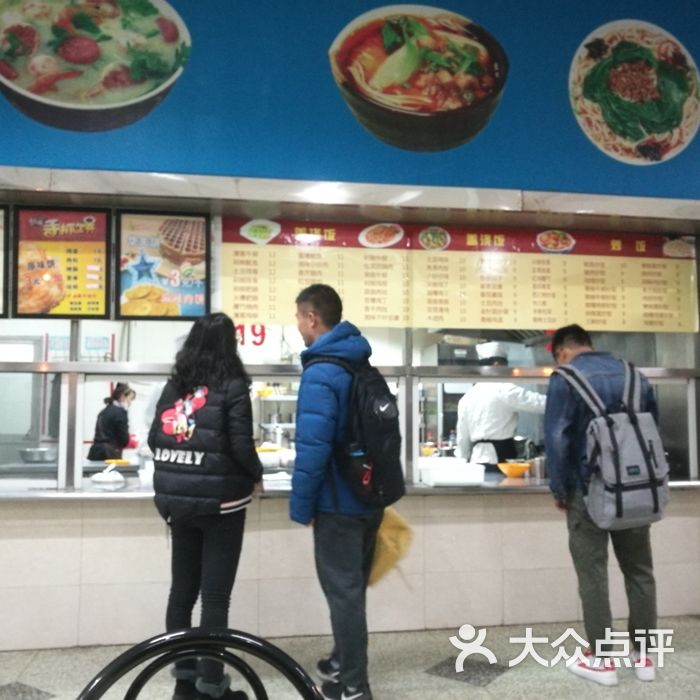 河海大学一食堂内转角处