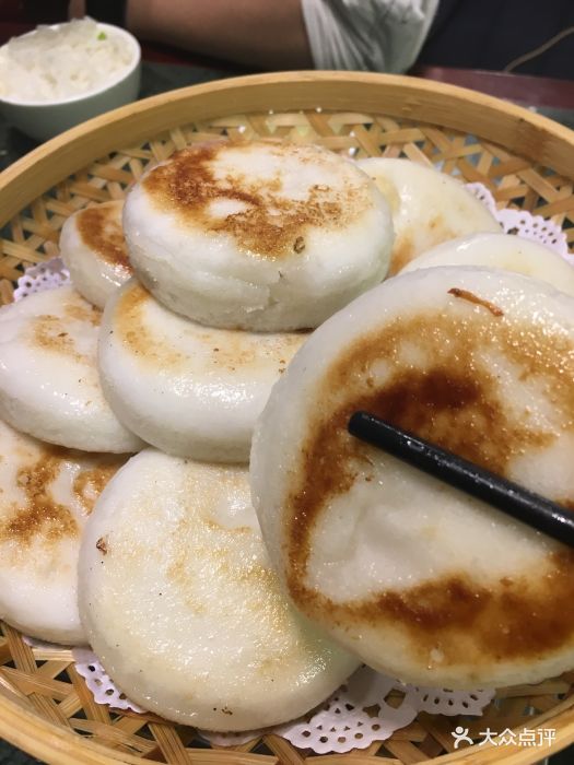 在地铁站红山附近,这边多是住房,比较少商.-印徐州欧莎蓓美食城图片
