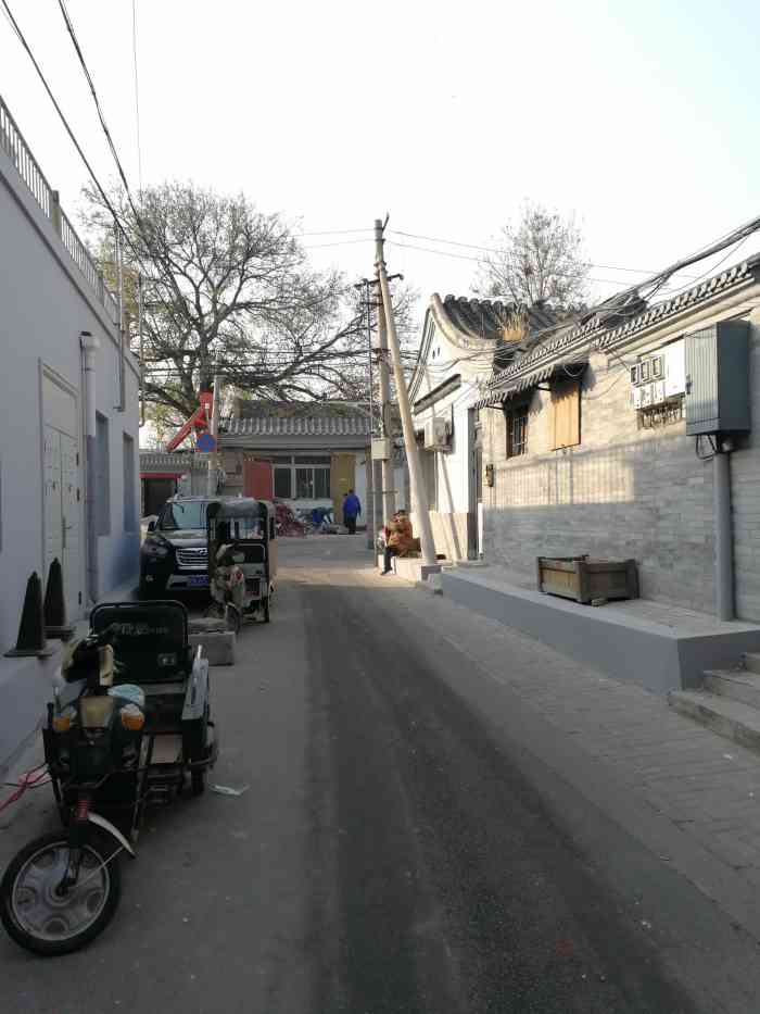 灵光胡同"雨后的北京胡同格外的美丽,位于二环边上的.