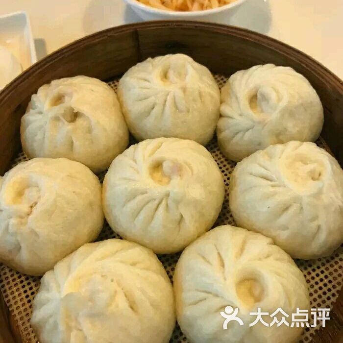 肚肚的小笼包