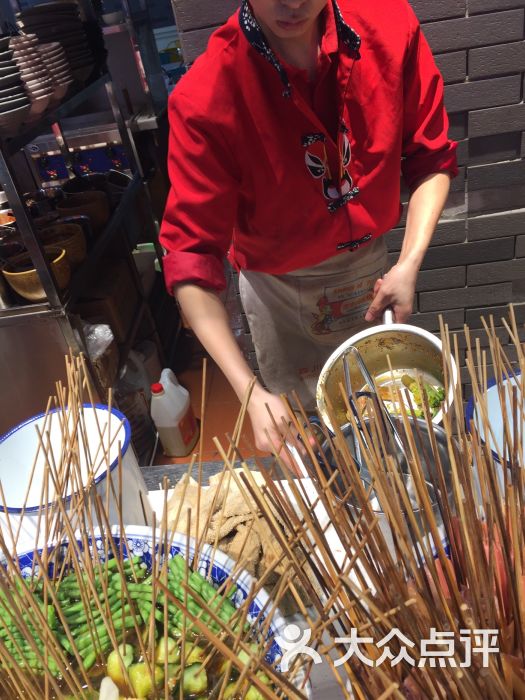 山城钵钵鸡:十一去重庆旅游,逛小吃街的时候.重