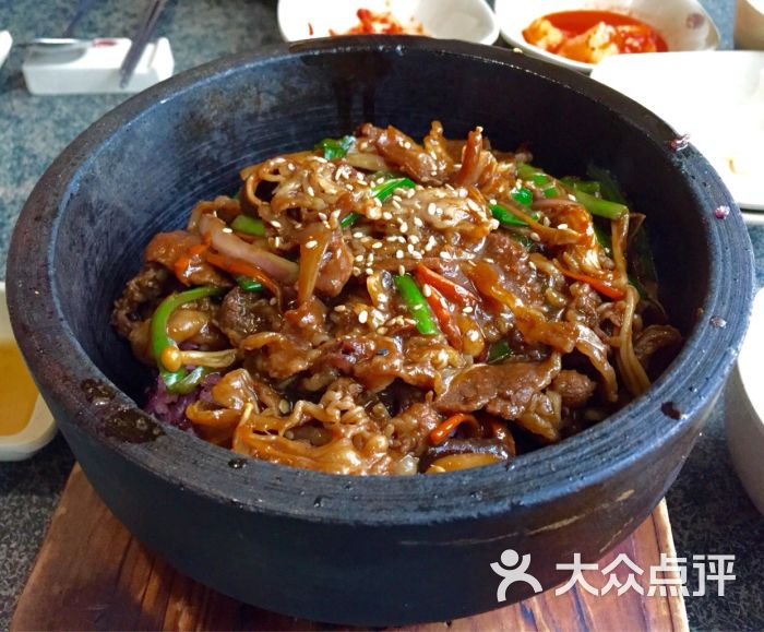 牛肉石锅拌饭