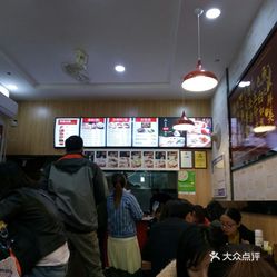 黄二十八多少人口_博社村人口多少(2)