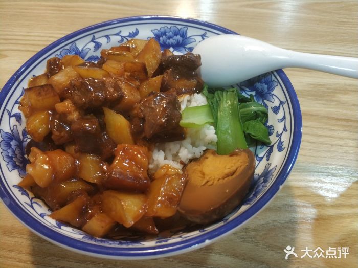 红烧肉盖饭
