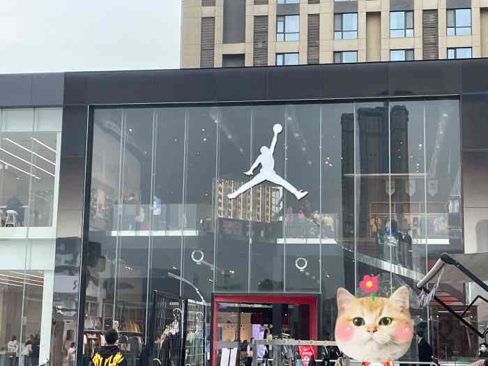 air jordan(老城根旗舰店)-"老城根第一次去,临街就能看到乔丹店的