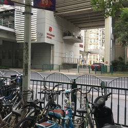 所以马上就能知道自己坐过头了五莲路旁边有一个文峰广场,所以这站