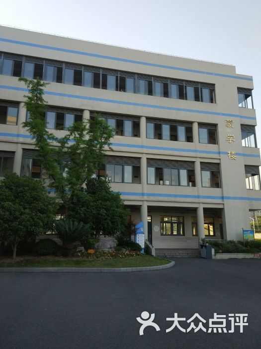 三林镇中心小学(云台路校区)图片 - 第1张
