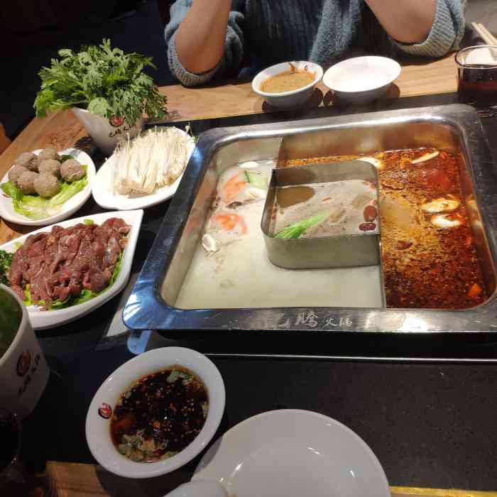 巴腾火锅(京都大润发店[薄荷]环境 第二次过来吃这个巴腾火锅.