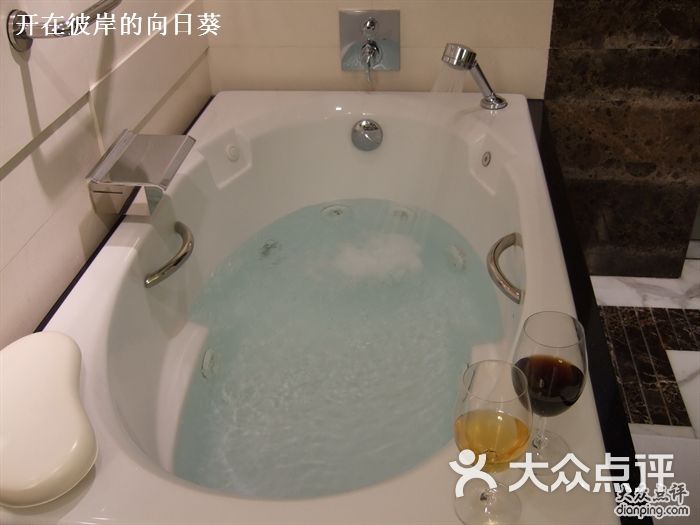 按摩浴缸