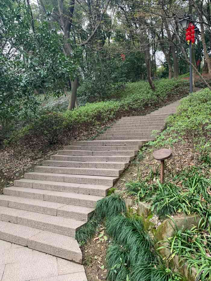 临平公园-"临平山从这个东边大门走上去,是最省力气的
