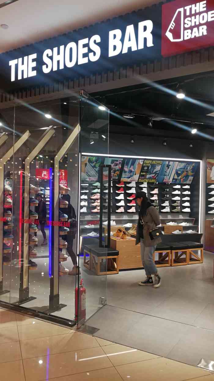 the shoes bar-"你家鞋品集合店他们家的这个马丁靴.