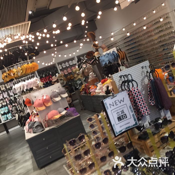 纪念日百货(泰州店)图片 第8张