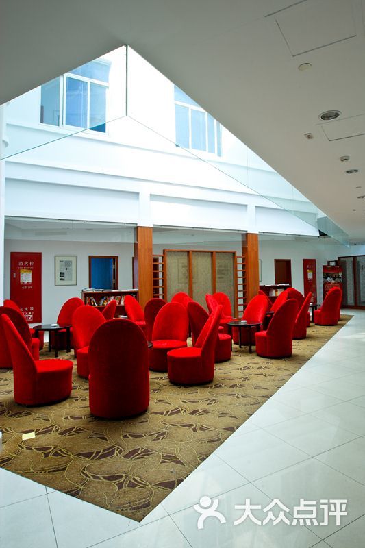 机场图书 Apmy50cFDBrqlwePtoedZe8uZAw_UIX_8V6b_XtMEqJwvOVZQl0waih_sobA4pMsTYGVDmosZWTLal1WbWRW3A.jpg