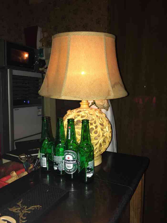 一杯酒,一包烟,一个霓裳泡一天