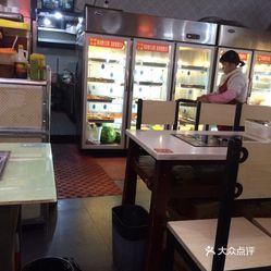 一群老板桌子下有人口_简笔画桌子上面有什么(3)