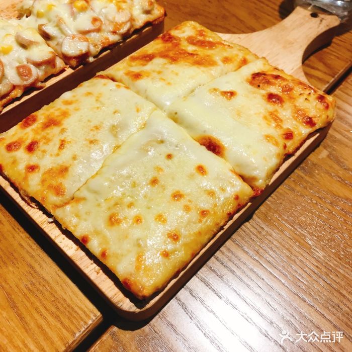 阿尔萨斯火焰薄饼·德式披萨榴莲薄饼图片