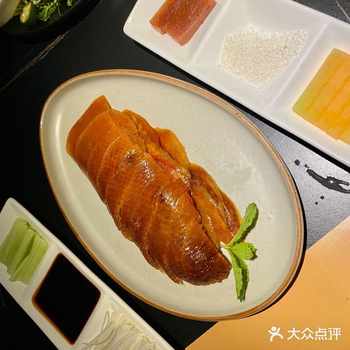 曌物·创意概念菜烤鸭半只图片