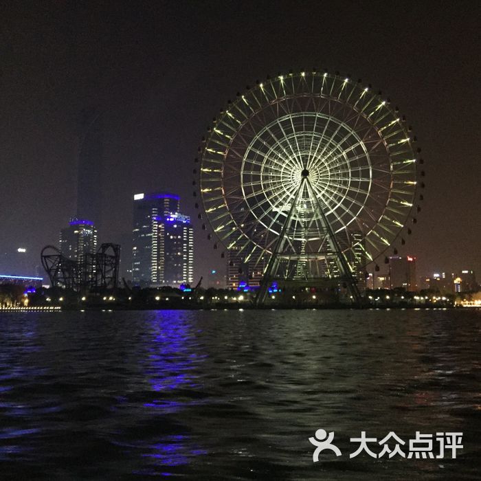 金鸡湖夜游船