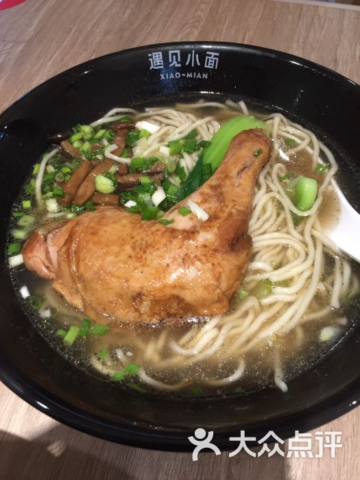 大大只鸡腿菌汤面