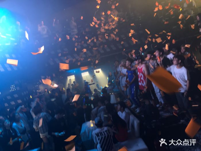 “环境很好,很嗨套餐价格还是很合理的朋友聚”-TT酒吧-大连休闲娱乐