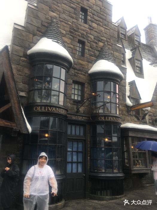 去的那天下雨,虽然人还是很多,但是相对于.-日