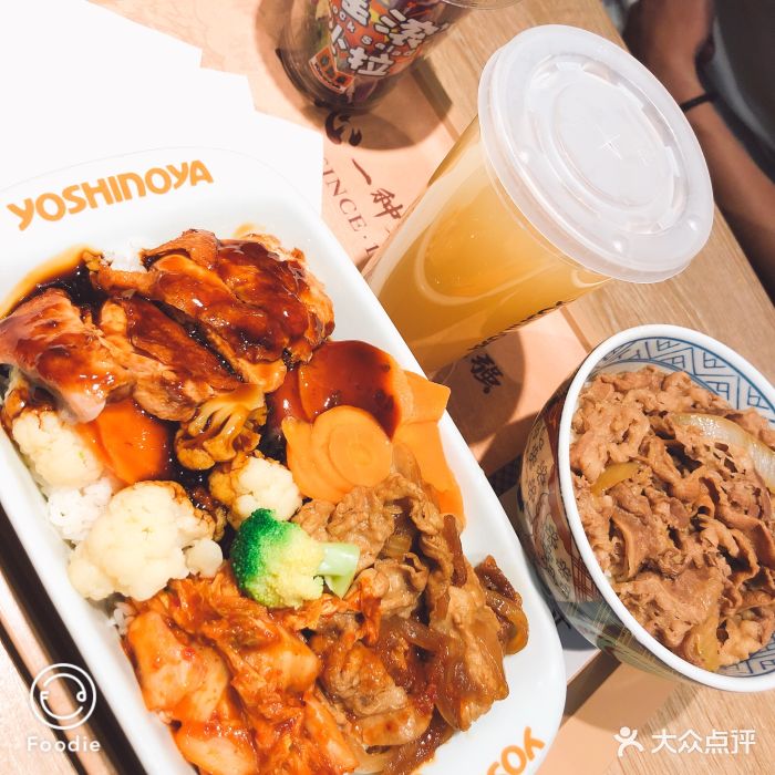 吉野家(t2店)辣白菜猪肉双拼图片