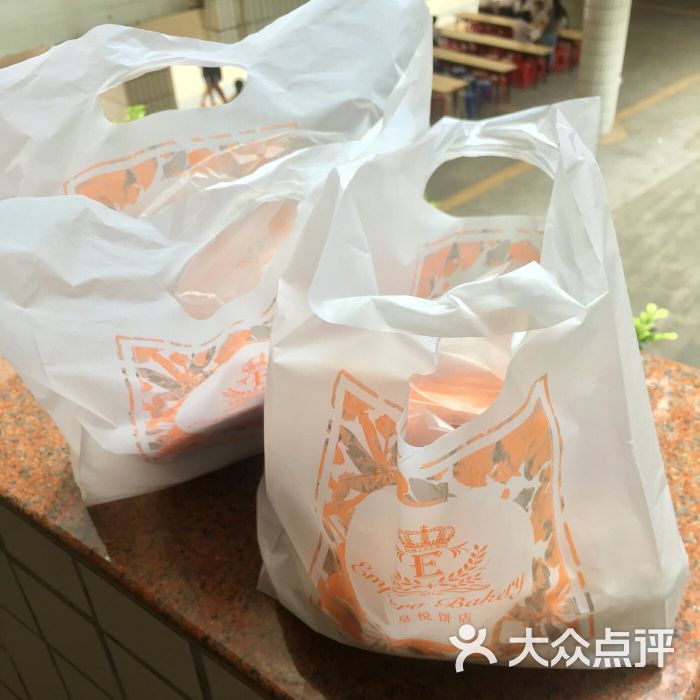 皇悦饼店:屋企附近嘅包店!服务态度一般!#.广州