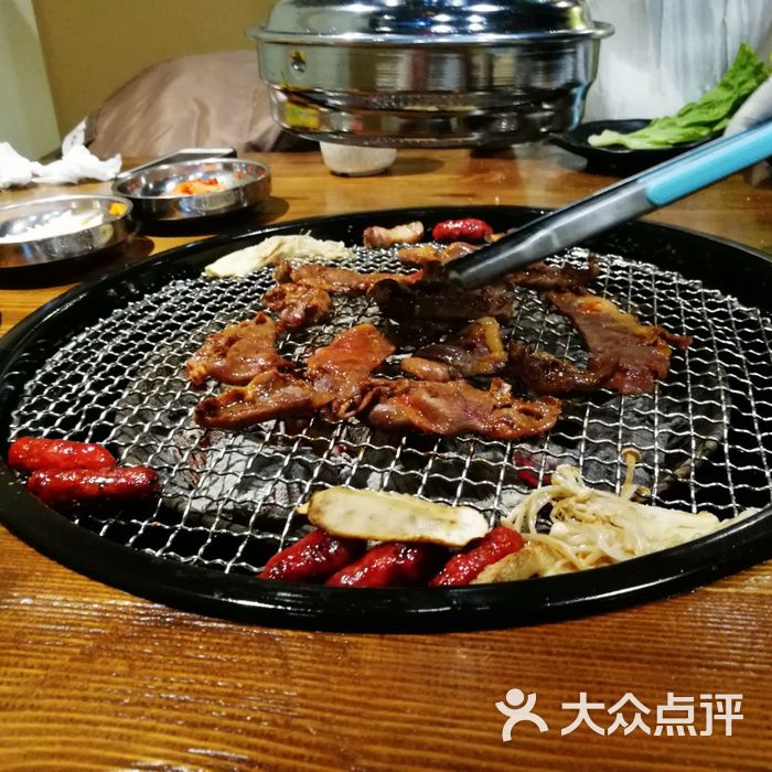 炭花烤肉店