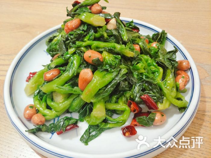 渔家灯火:服务员态度冷漠,口齿不清,冷米.济南美