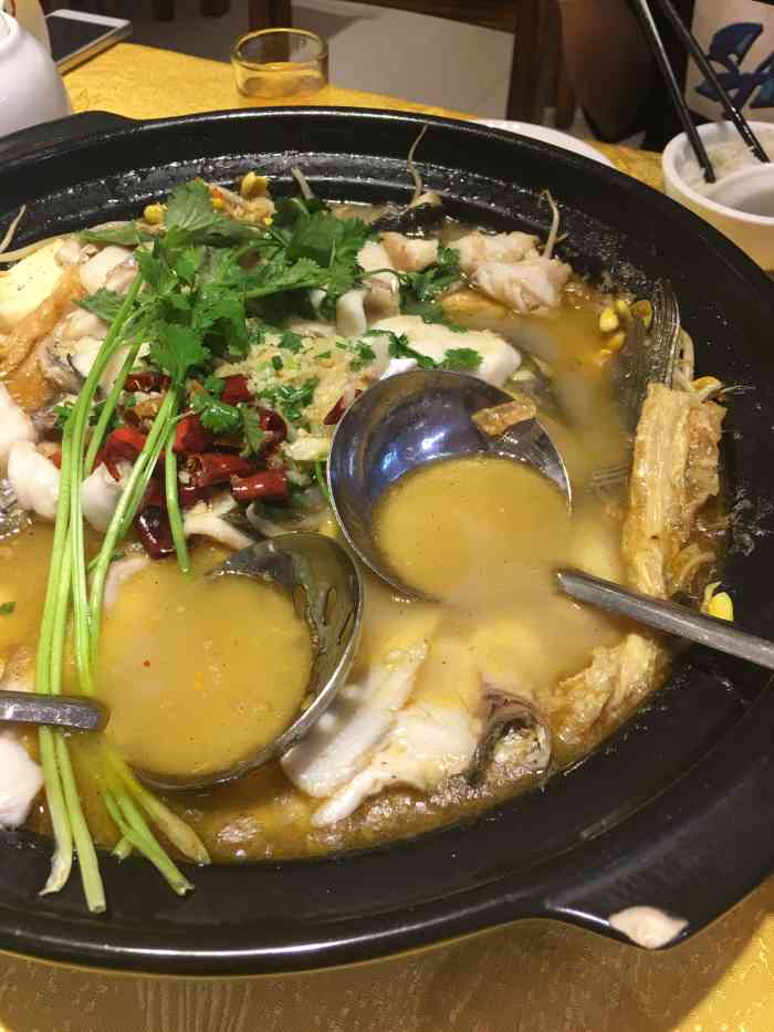 兴裕隆餐厅"味道很好,物美价廉,店面装饰风格也不错.