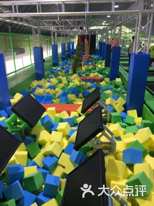 空气工厂蹦床馆-合则聚不合则散_8335的相册-武汉运动健身-大众点评网