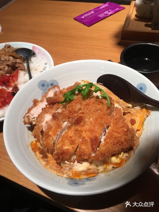 丼丼屋 dondonya(迪士尼小镇店)滑蛋猪排饭图片