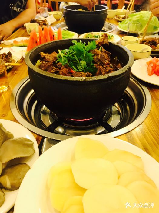 闻名而来吃的私家火锅北京郊区的餐馆周围绿
